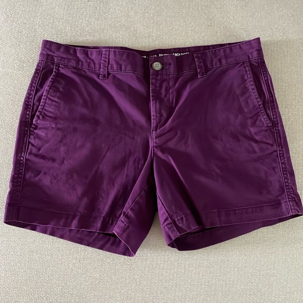 Women’s Gap khaki shorts size 4/27 5”